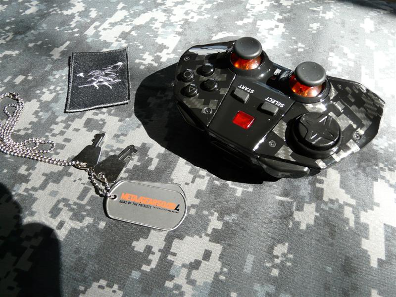 Illustration for article titled Custom Metal Gear Solid 4 PS3 Is Full Of Awesome Substance